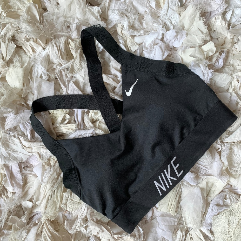 Nike Women's Black Pro Cross-Back